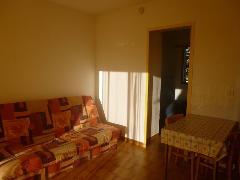 Salon APPARTEMENT T2 CARRO PROCHE MER ET COMMODITES VENDU MEUBLE